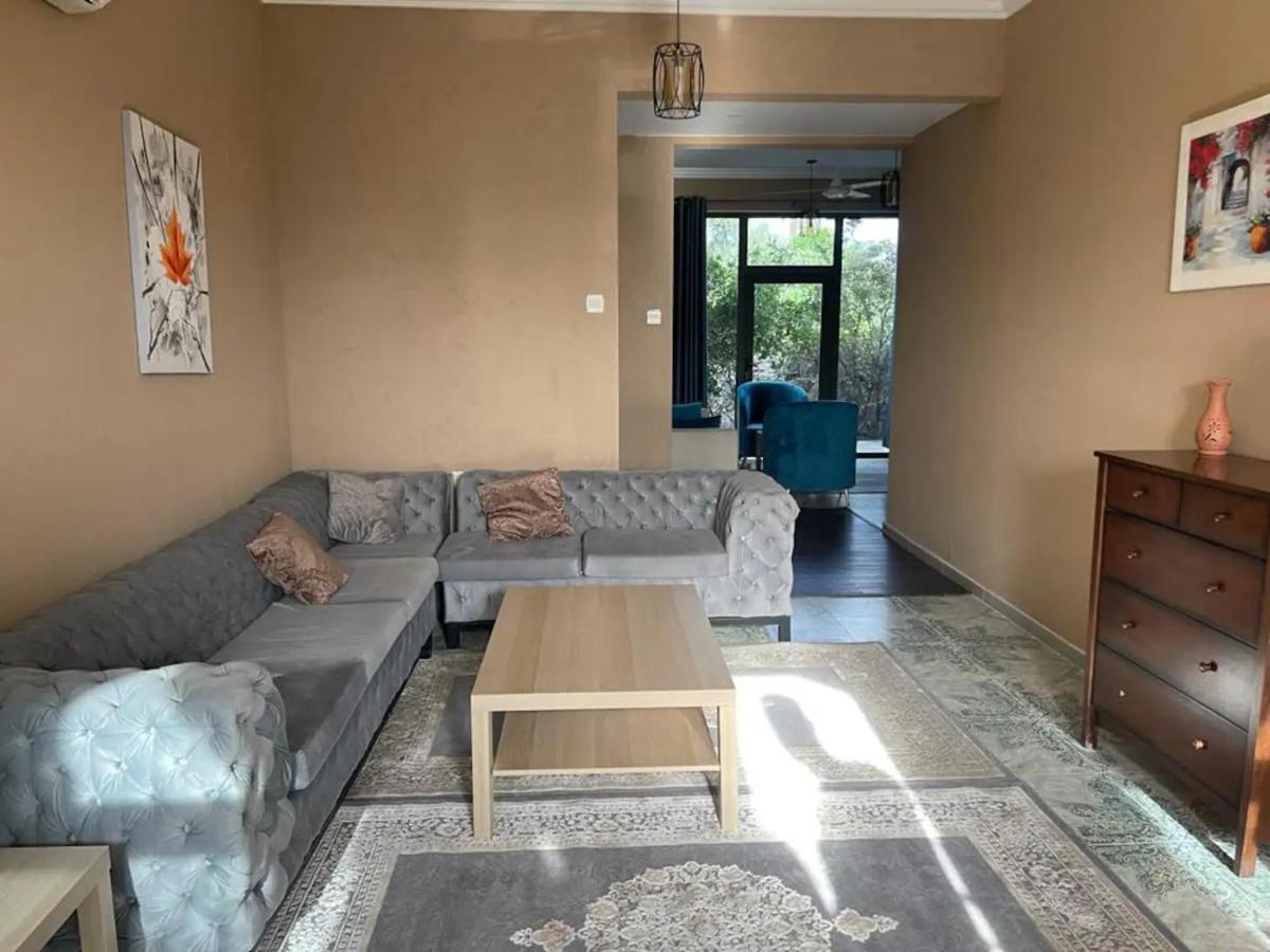 Rose Guesthouse Al 'Aqar Bagian luar foto