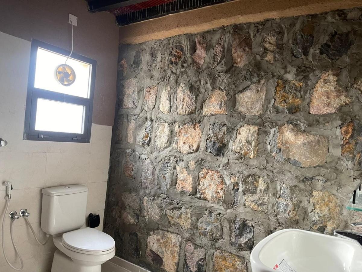 Rose Guesthouse Al 'Aqar Bagian luar foto