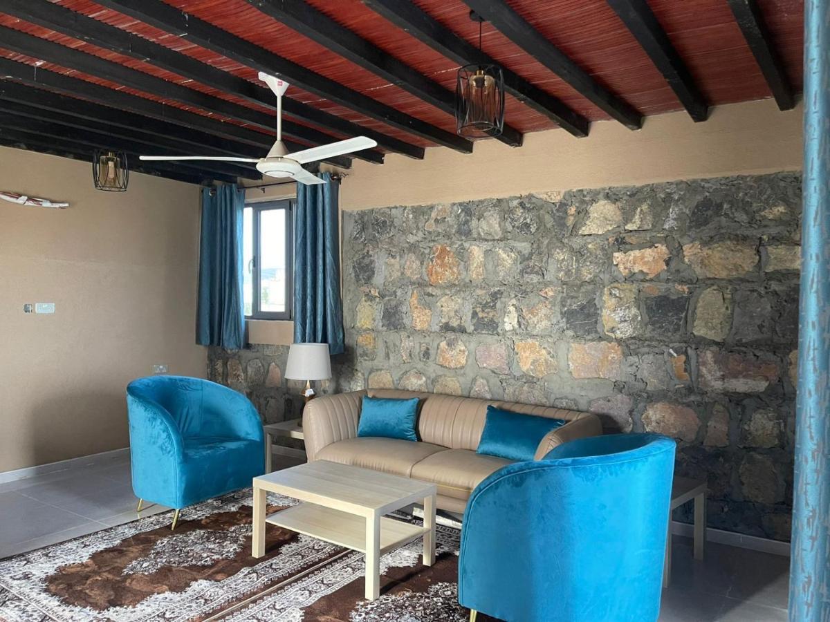 Rose Guesthouse Al 'Aqar Bagian luar foto